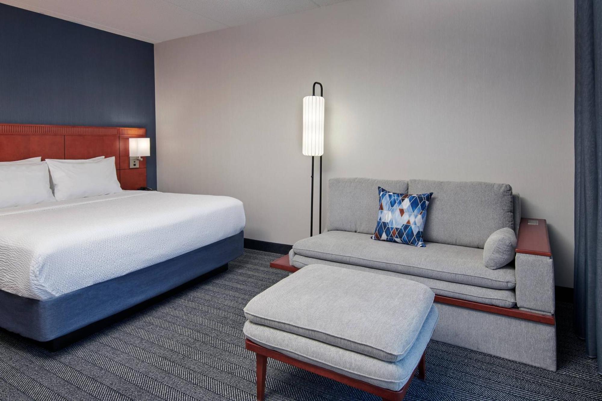 Courtyard Chicago 3*